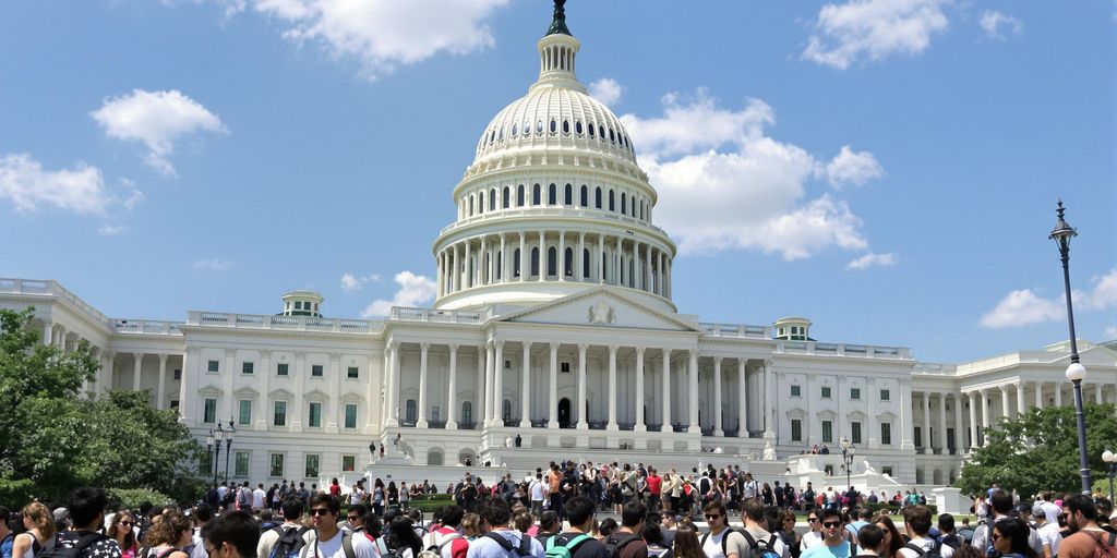 Young adults with backpacks near U.S. Capitol building