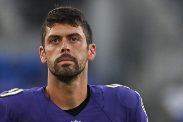 Justin Tucker in a Ravens uniform on the field.